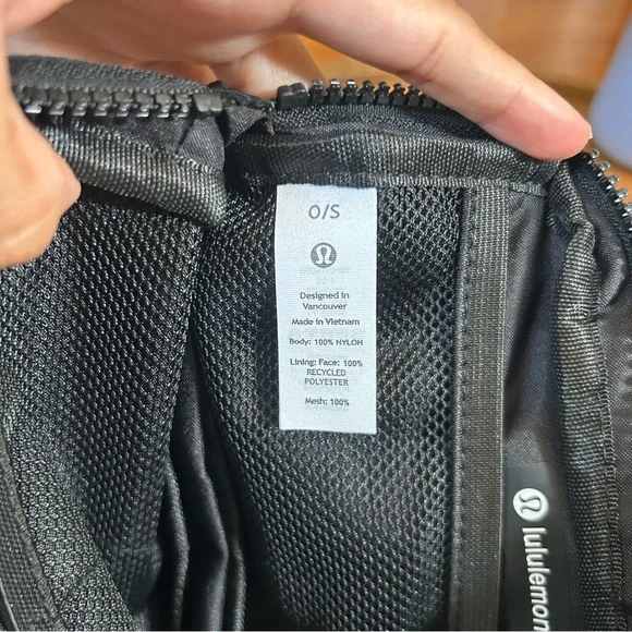 Lululemon Everywhere Belt Bag 1L in Black - Picture 8 of 9